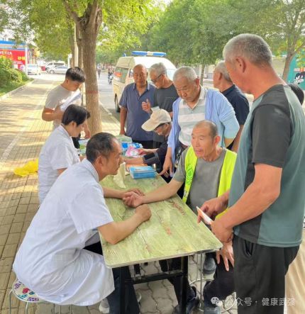 武强县2025年老年健康科普宣传周 养生保健服务在行动